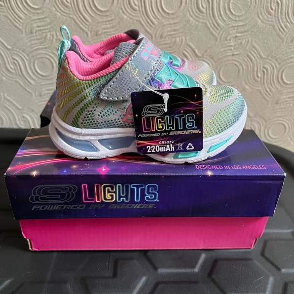 BNWT baby girls Skechers light up trainers size 4 - Picture 2 of 7